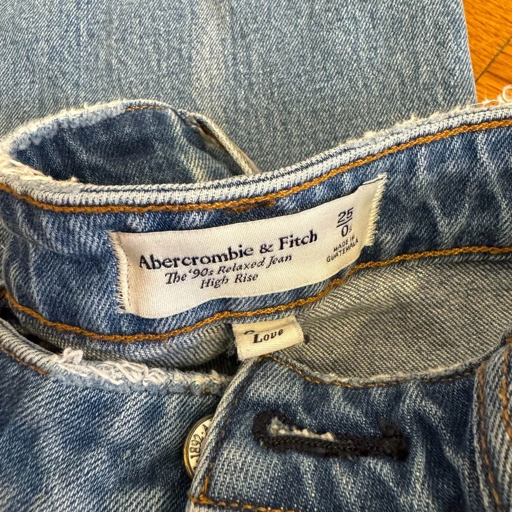 Abercrombie the ‘90s relaxed Jean high rise 25/0 s curve love - Picture 4 of 5